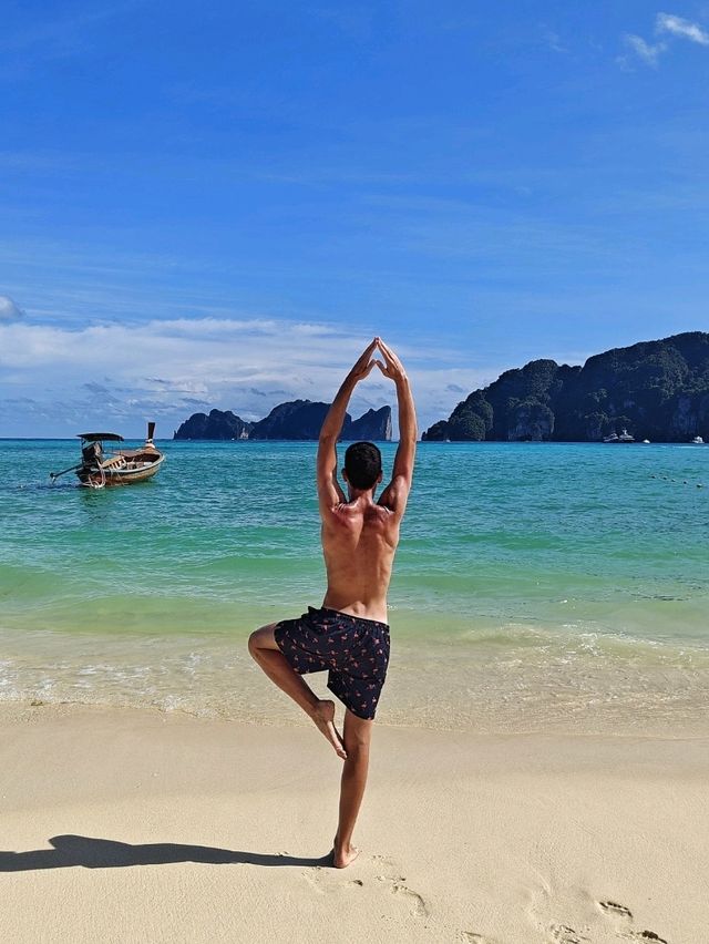 Phi Phi Islands: Turquoise Waters and Tropical Bliss