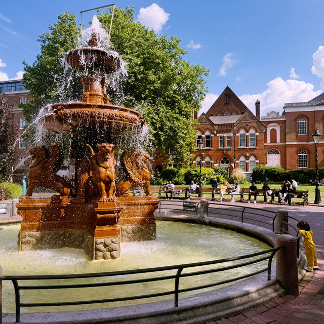 🚆✨ Day Trip from Manchester to Leicester: A Cultural & Historic Stroll with a Splash ⛲