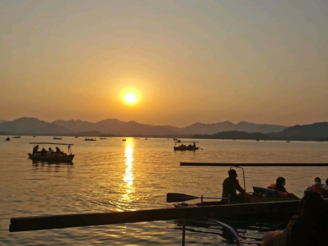 Hangzhou 10 Days Travel Guide - Walk around West Lake