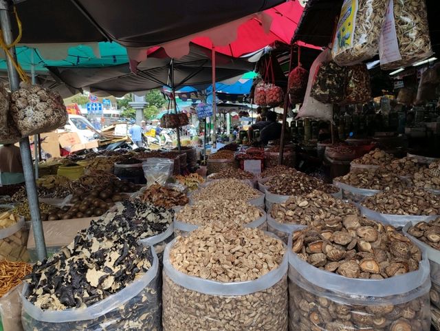 Binh Tay Market: a local market 🇻🇳
