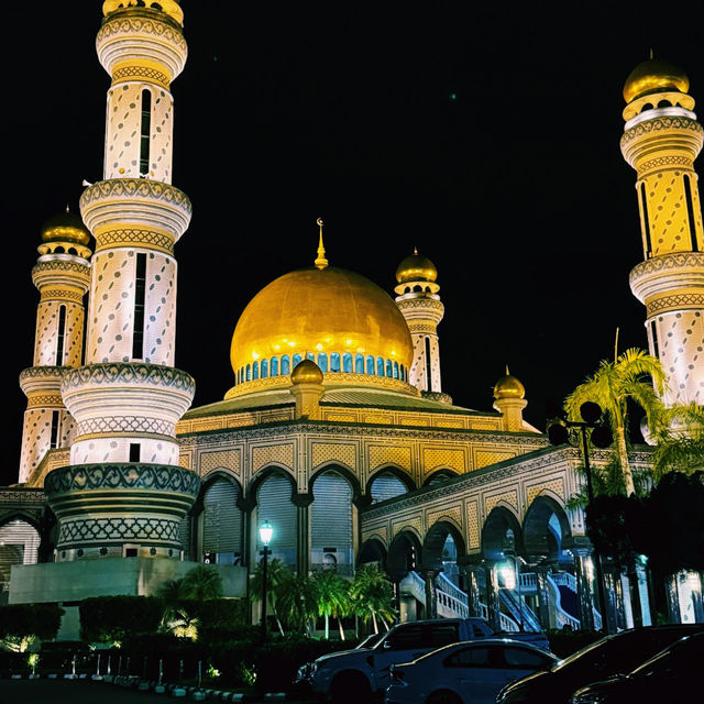 🚗 Ride-Sharing in Brunei: Explore the Sultanate’s Gems with Ease and Savings 🇧🇳✨