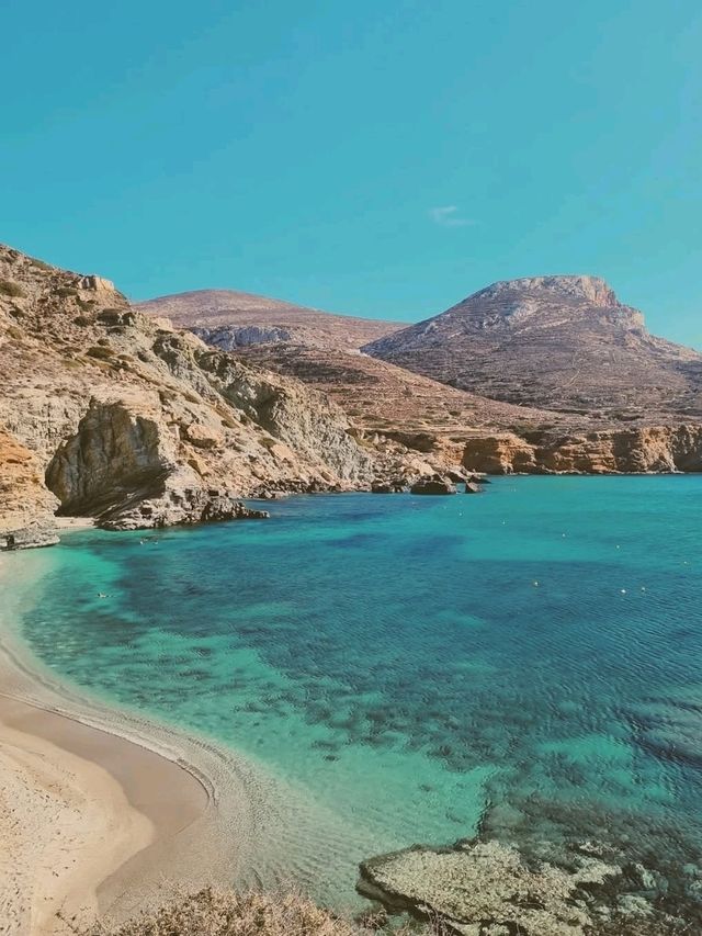  🌊 Folegandros: A Cliffside Haven of Tranquility and Authentic Cycladic Beauty 🇬🇷✨