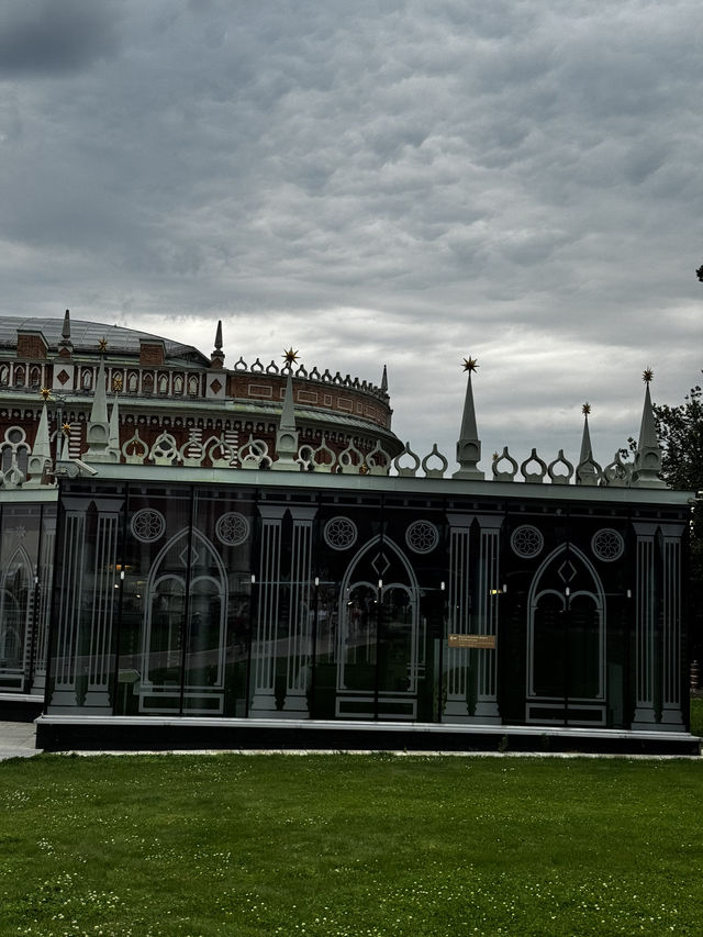  The Russian Versailles: A Walk Through Tsaritsyno  