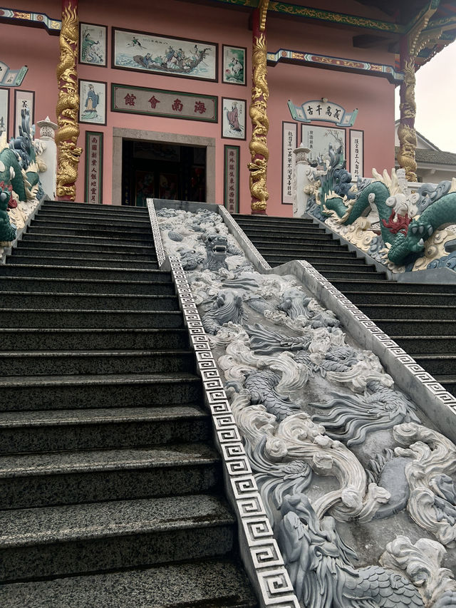 Pagoda & Temple of Phu Quok centre 