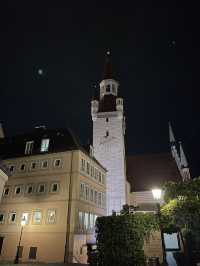 Night Munich: Illuminated Squares & Bavarian Vibes 🌙🏛️🍺