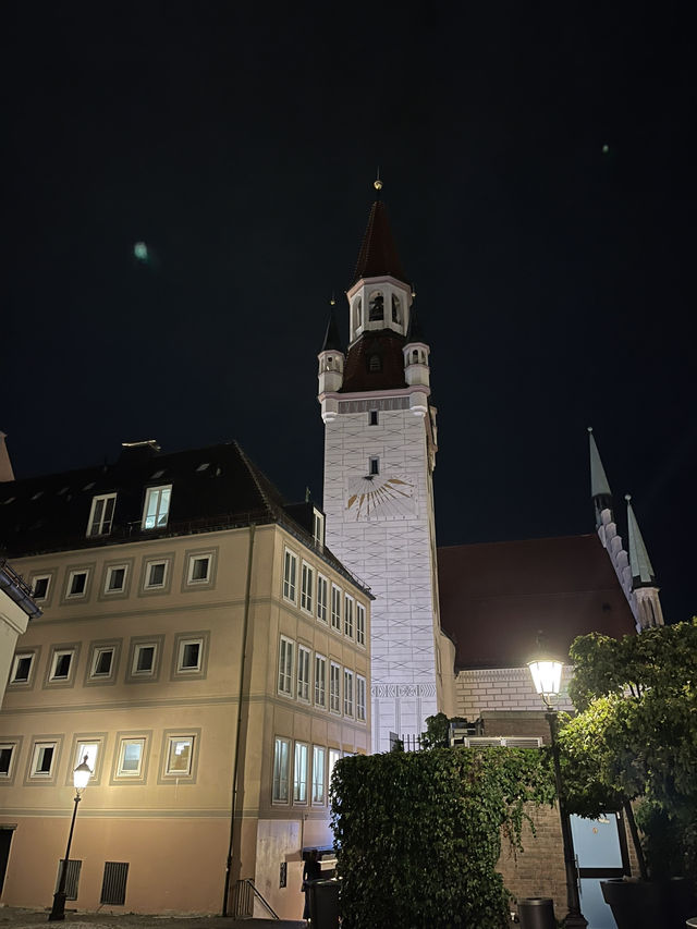 Night Munich: Illuminated Squares & Bavarian Vibes 🌙🏛️🍺