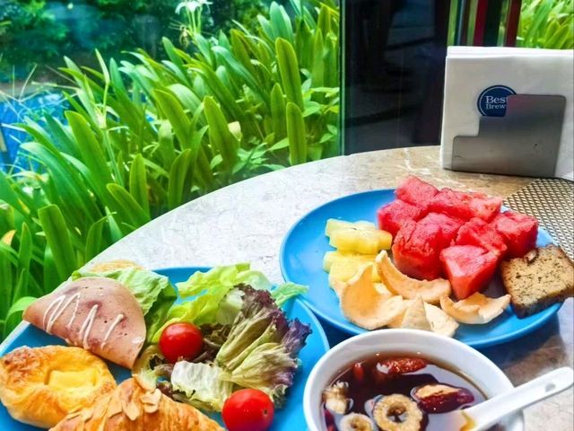 🌴 Sanya’s Blue Paradise: Morning Views & Poolside Bliss ☀️🏝 🌴 Sanya’s Blue Paradise: Morning Views & Poolside Bliss ☀️🏝