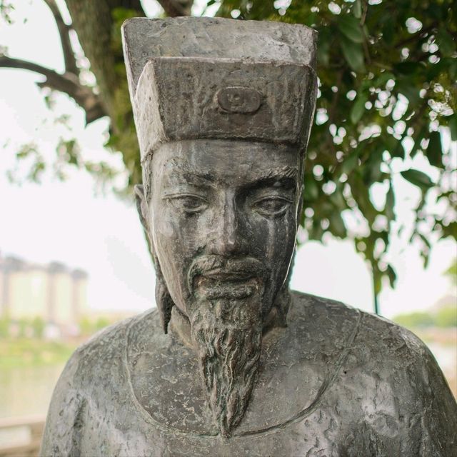 Art by the Water: Riverside Statues of Yushan 🎭🌊🏞️