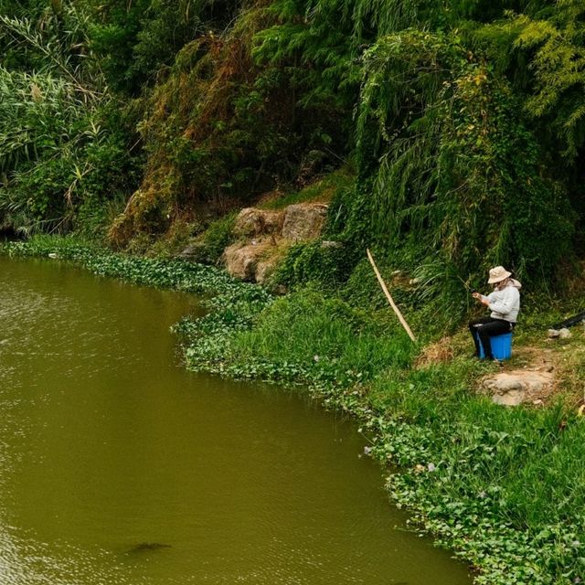 Casting Calm – Fishing by the Riverside in Yushan County 🎣🌅
