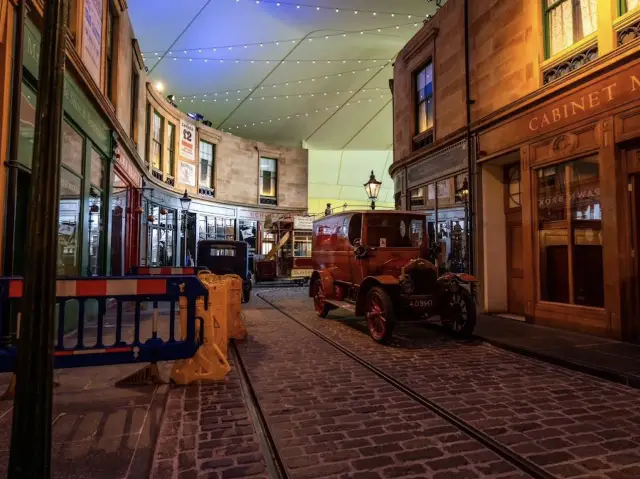 Riverside Museum stands as a symbol of Glasgow’s 🚗🌊✨