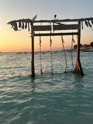 イオニア海に浮かぶターコイズブルーの楽園：アルバニア・クザミル