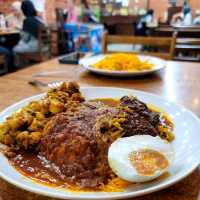 🍛 Penang's Nasi Kandar Paradise! 🌴