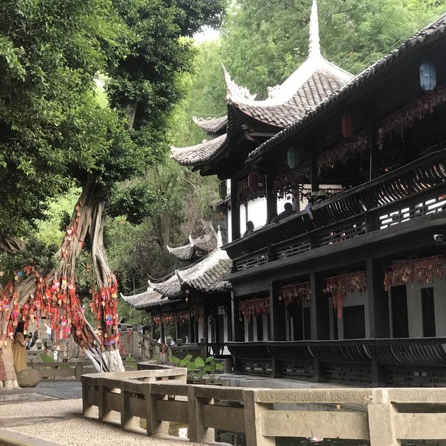 The Emperor of the Gorge - Impossible Beauty