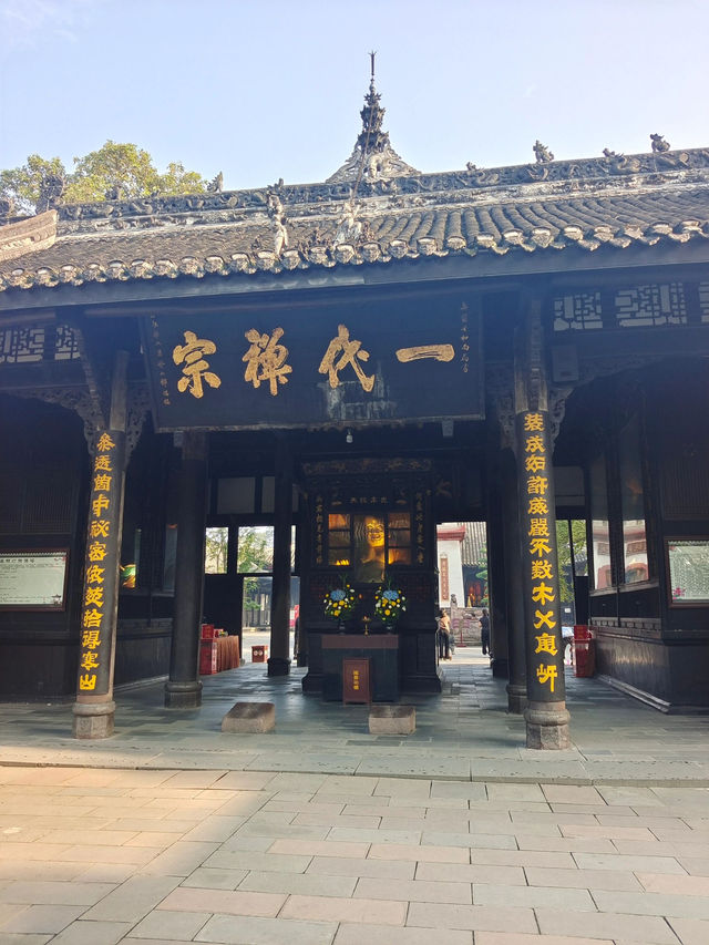 當田園風光已不知道去哪裡了我們可以選擇國保寶光寺上香禮佛