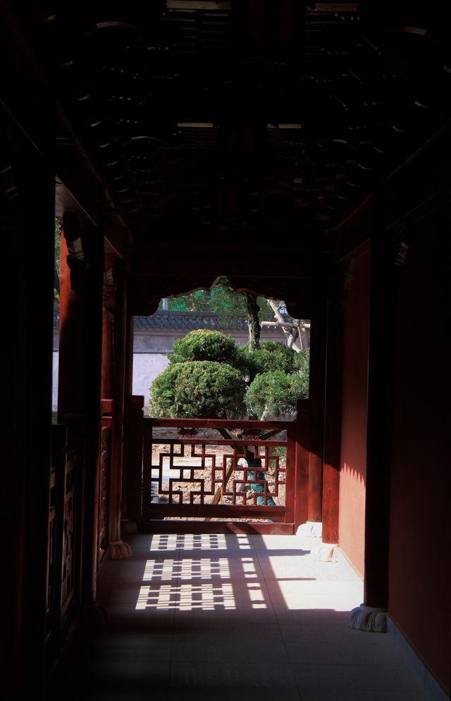 位於青雲塔下的安國寺，已經歷了千年風雨