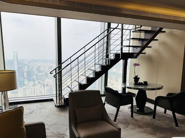深圳最高的酒店瑞吉酒店擁有複式套房