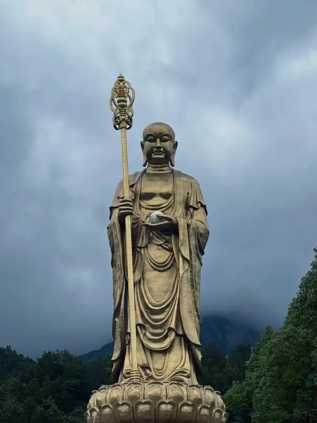 The 99-meter-tall Ksitigarbha Bodhisattva statue at Jiuhua Mountain in Chizhou, Anhui is breathtaking