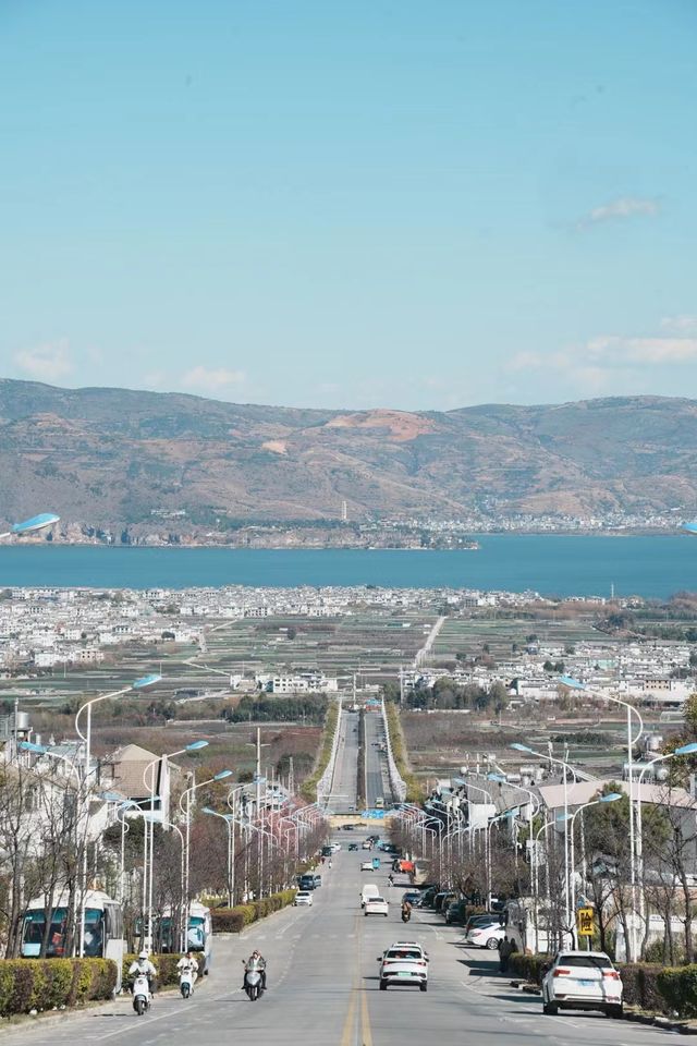 彩虹般繽紛的雲南旅遊，帶你領略神奇多樣的自然景觀和民俗文化