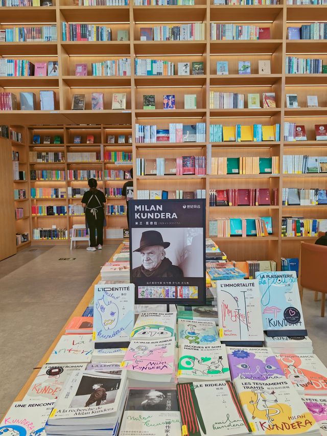 朵云書院滴水湖店不但風景沒書也超贊