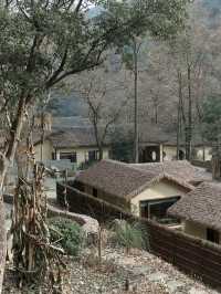 跋山涉水，住進這間中式禪意民宿～|。