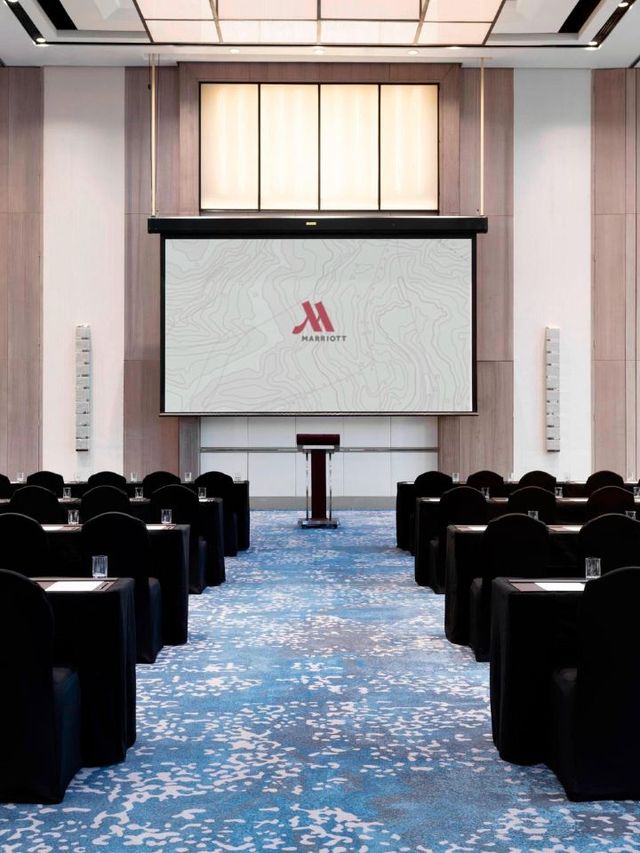 🌟 Luxe Escapes: Clark Marriott's Chic Experience 🌟