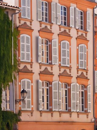 🌟 Toulouse Treasures: Chic Stays & Gourmet Days 🌟