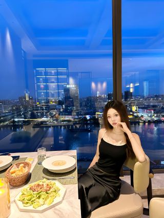 순더에 가서 머문 분위기 강변 전망 방