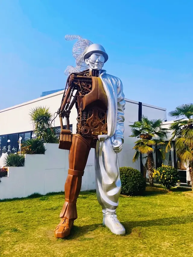 A cultural block full of artistic atmosphere: Hechai 1972.