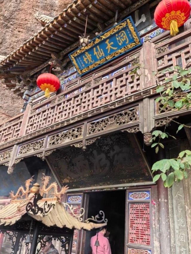 武山水簾洞石窟群。