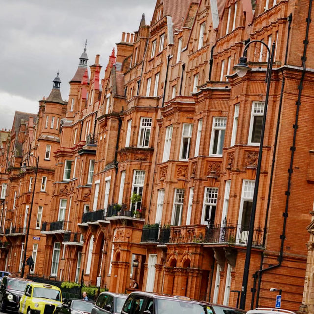 Duke of York square : King's Road City walk stroll.