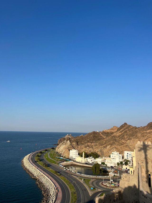 蘇哈爾：海灣明珠，歷史與現代交融。