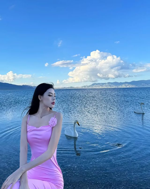 這個夏天一定要去賽里木湖看看，它到底有多美！