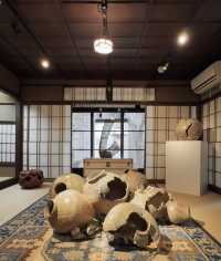 日本・150年歷史的傳統町屋中欣賞古董