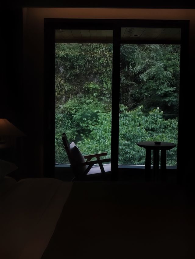 峨眉山腳下枕溪而眠：一場逃離酷暑的棲居