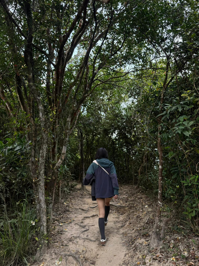 🌊香港絕美玻璃海！西貢行山+半月灣輕徒步攻略！