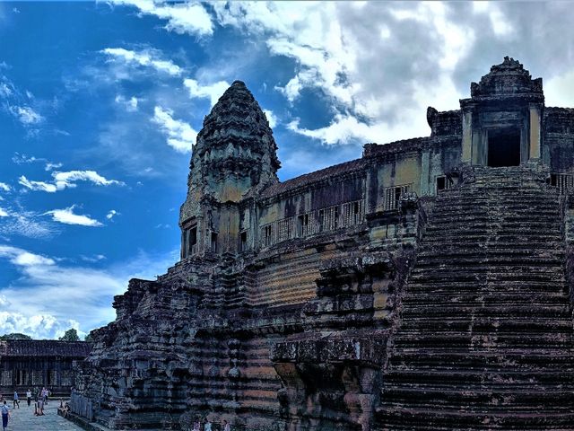 Angkor Wat Bas-relifes: Where Stone Whispers Devotion