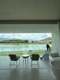 一睜眼就係日照金山嘅絕美民宿