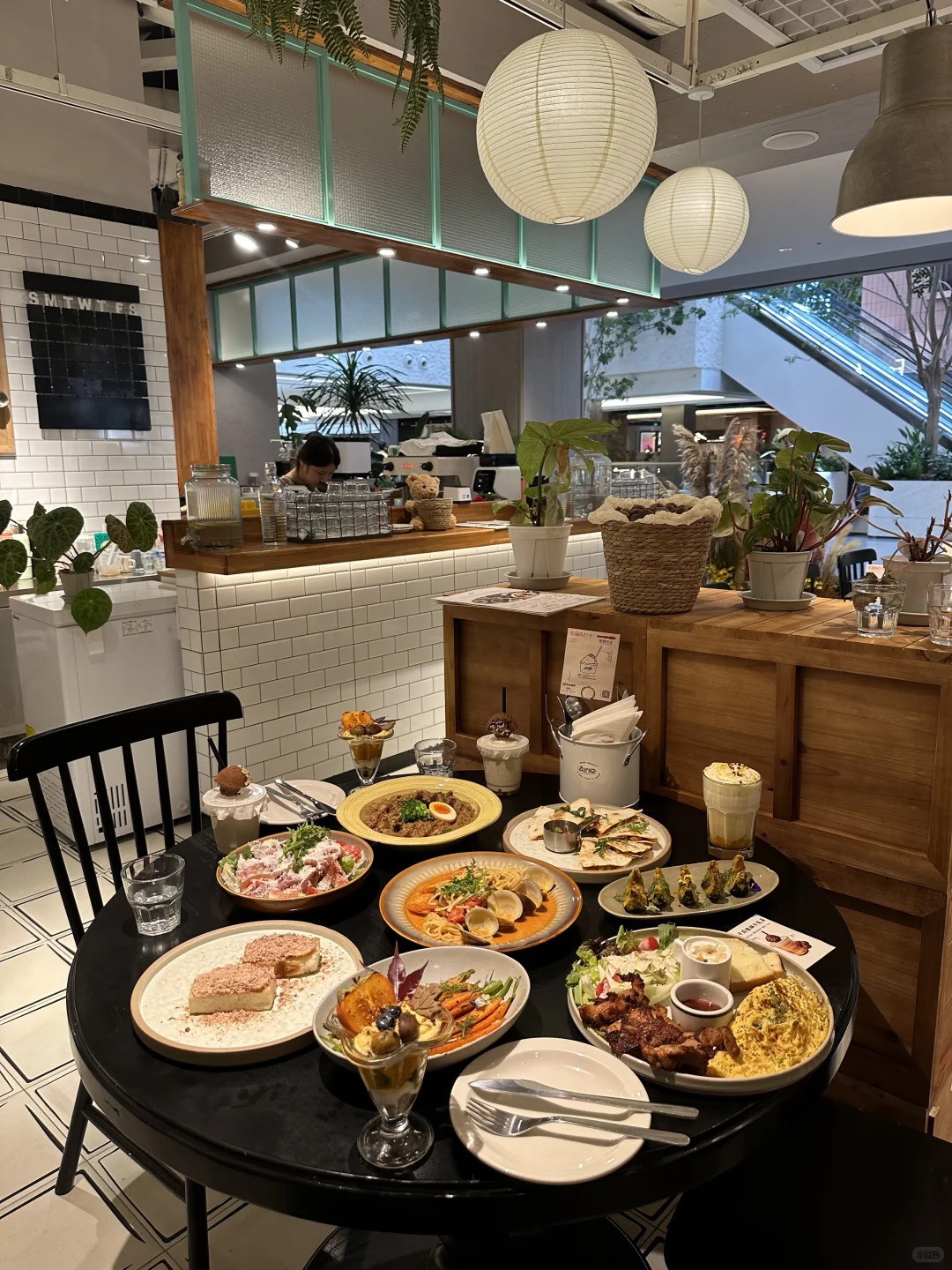 #September Good Places 2025
When it comes to Chongqing cuisine, this one in Guanyin Bridge really needs to be promoted! Locals and tourists love to come here. Once you eat it, you will remember the taste. You don't have to worry about stepping on the thunder
Everything about their dishes is really delicious, whether it’s a heavy spicy dish or a refreshing little stir-fry, the heat and seasoning are in place. And the environment is quite comfortable, not too crowded, taking pictures and checking in are very good 📸
Don't miss this place when you come to Chongqing or local friends looking for good food! It really deserves "every path has delicious food", loudly amway to all those who like delicious food, next time will come back to try other dishes!