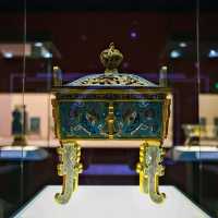 Legacy in Enamel – Robert Chang’s Cloisonné Gift at Shanghai Museum ✨🖌️