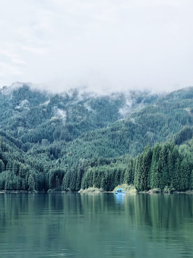 秋日泛舟雅女湖