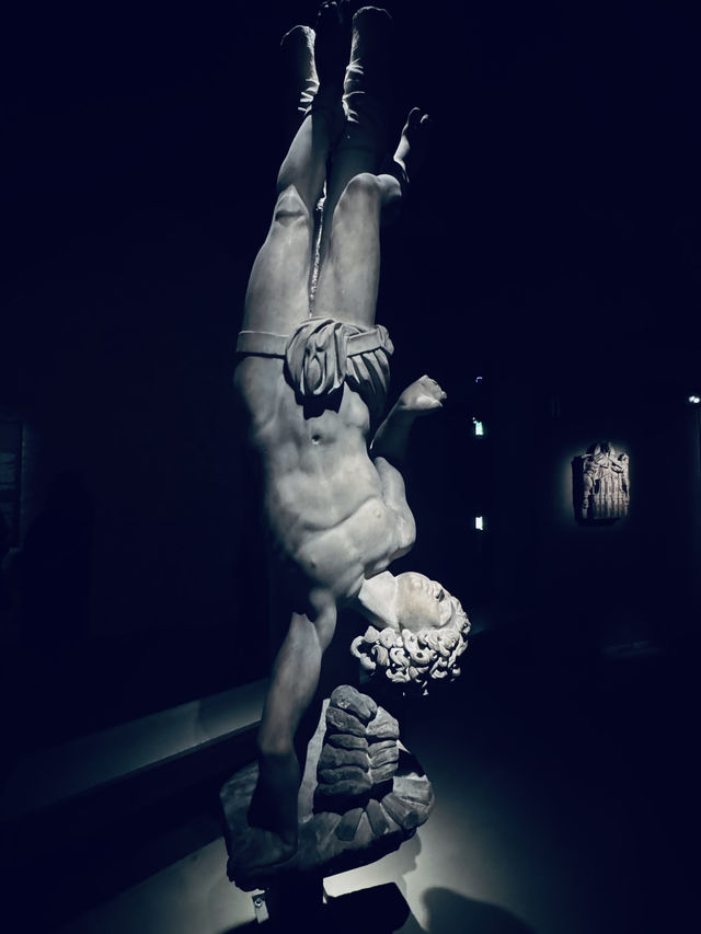 米蘭大教堂入內後免費的教堂博物館！！！