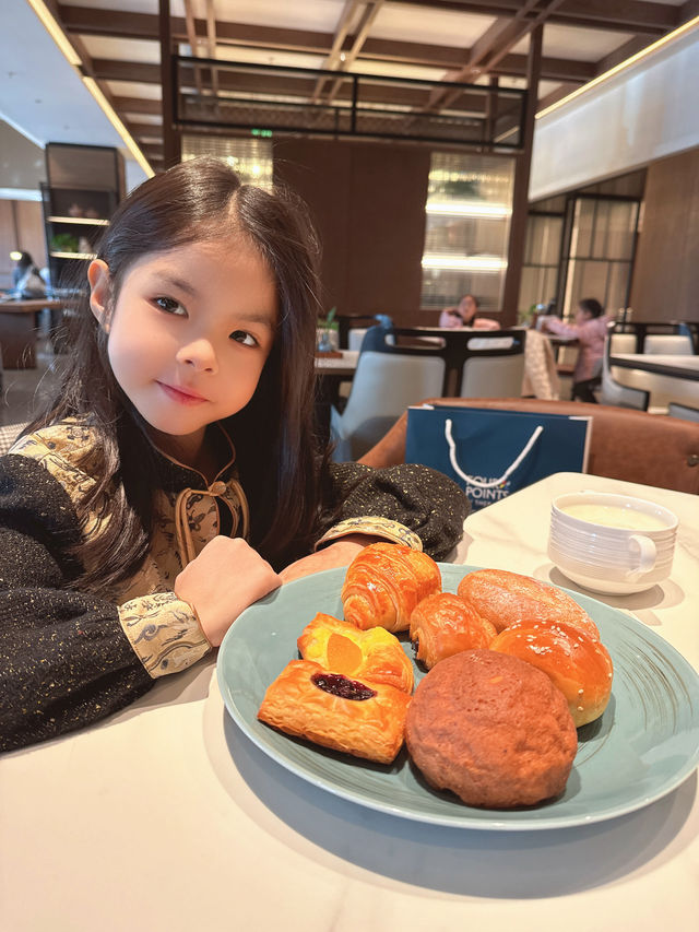 金山度假｜住進法式湖畔莊園式酒店