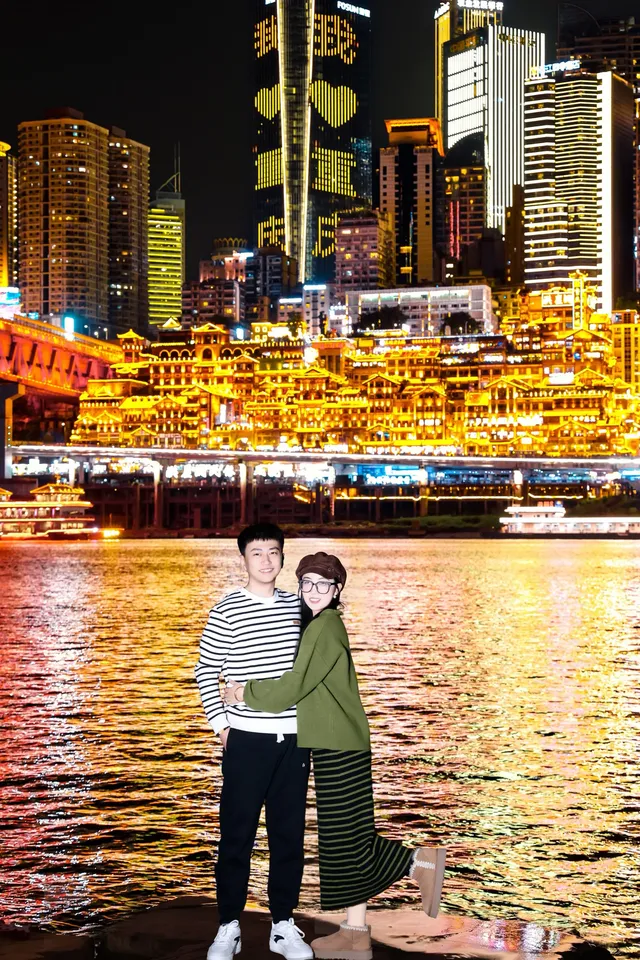 洪崖洞拍照受凍已回提醒12月要來重慶的 洪崖洞拍照受凍已回提醒12月要來重慶的