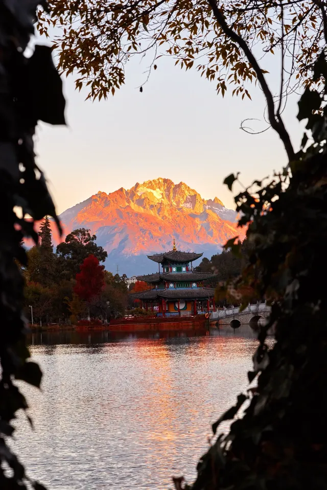 黑龍潭日照金山攻略 黑龍潭日照金山攻略