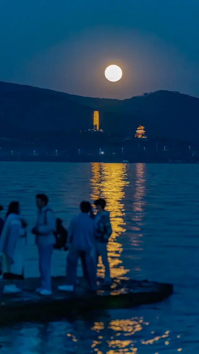 真不是AI我拍到了洱海月升PLUS 真不是AI我拍到了洱海月升PLUS