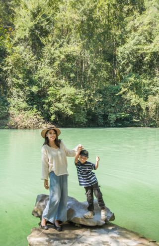 You have to take the kids to Guizhou's Xiaoqikong at least once! Family travel guide