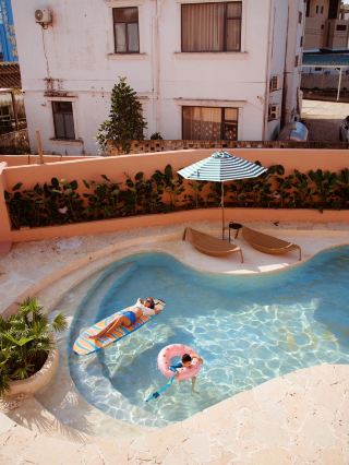 Not on Paris Island! In Wanning! The homestay pool vacation vibe is amazing! Ahhh, in Wanning This homestay with a pool is full of vacation vibes This time I chose to stay in a homestay at Riyue Bay