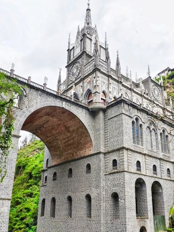 ラスラハスの聖母聖堂 Santuario de Las Lajas | Trip.com ポトシ
