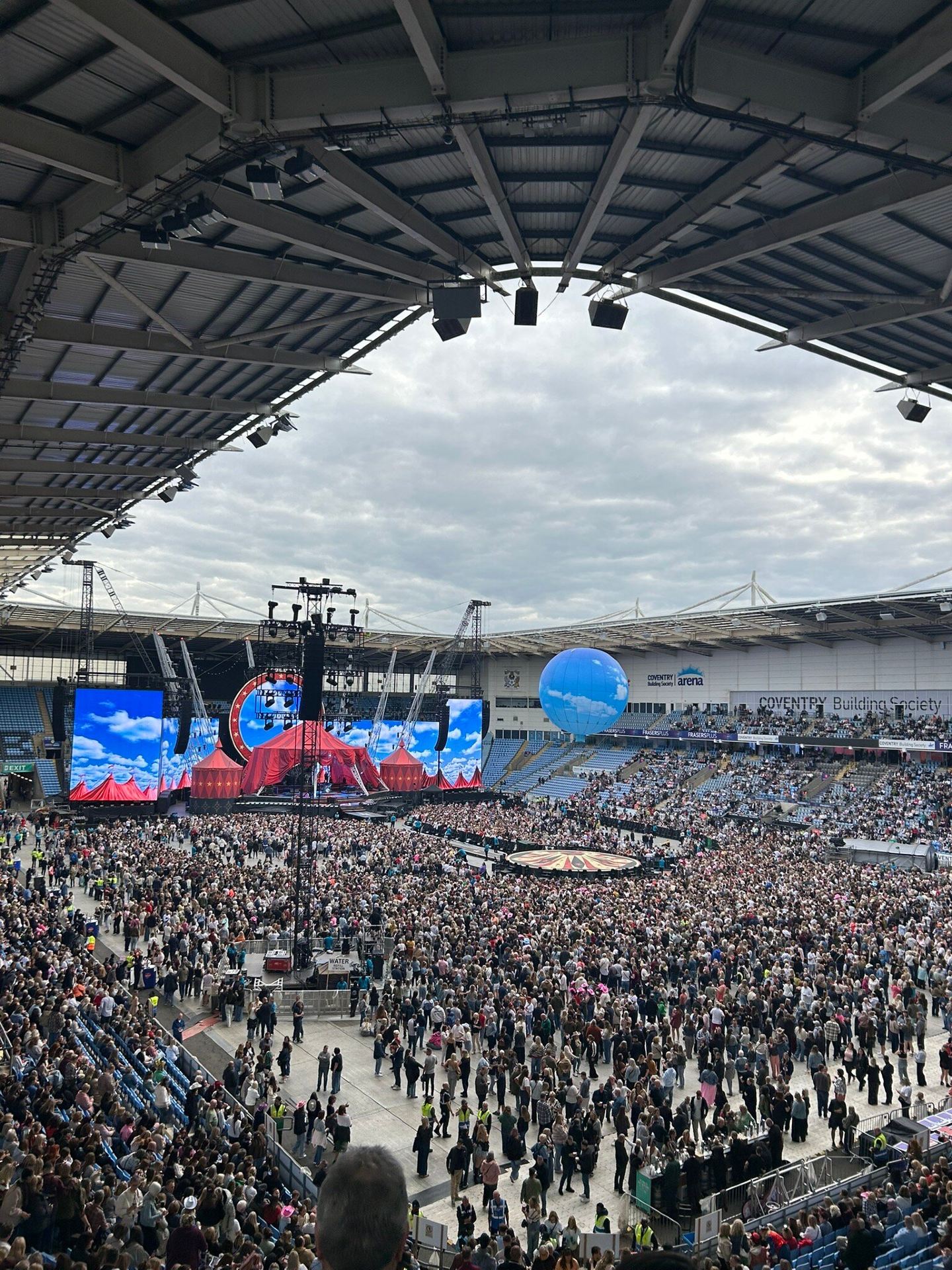 Poor Staff Direction but Great Concert Experience