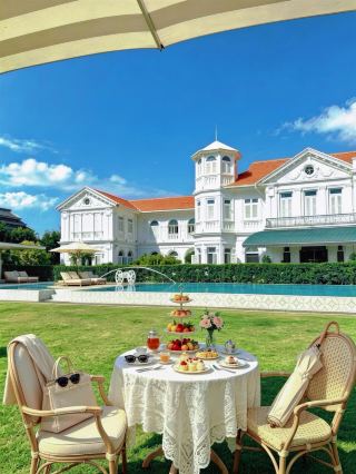 You must stay at this hotel when visiting Penang! I'm on my second visit!
